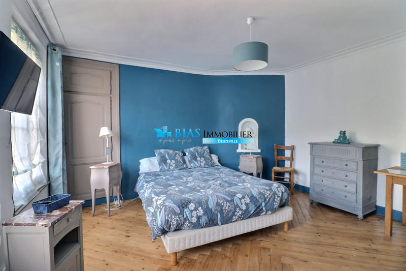 Maison - 240 m² - 10 pièces