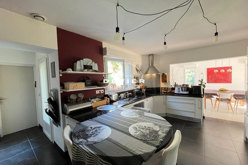 Maison - 180 m² - 6 pièces