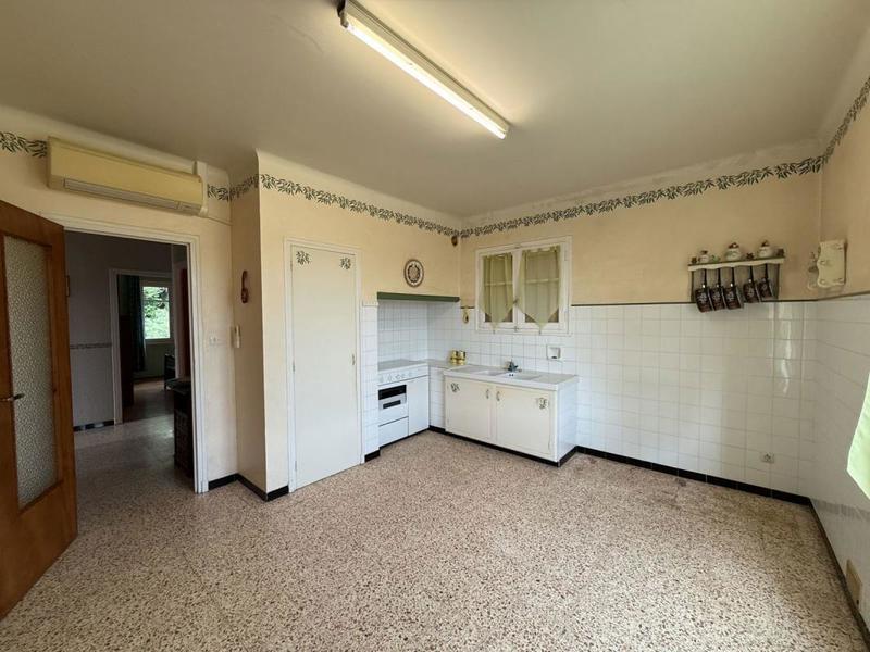 Propriété - 223 m² - 6 pièces