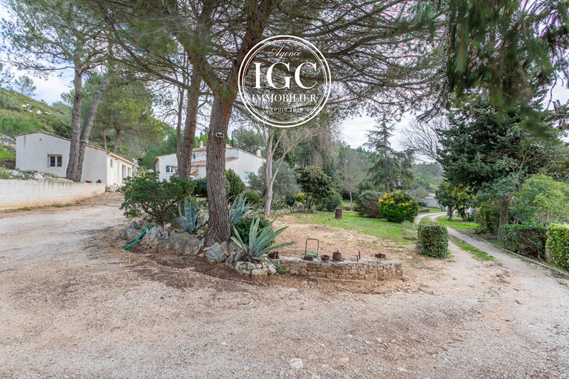 Maison - 220 m² - 7 pièces