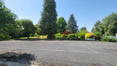 Maison - 385 m² - 8 pièces