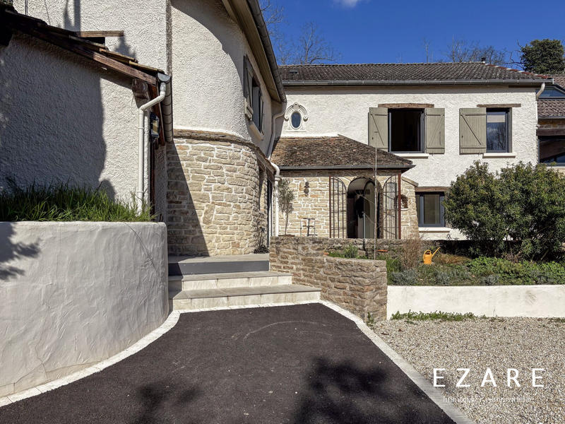 Maison - 384 m² - 10 pièces