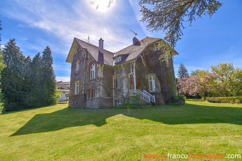 Maison - 282 m² - 9 pièces