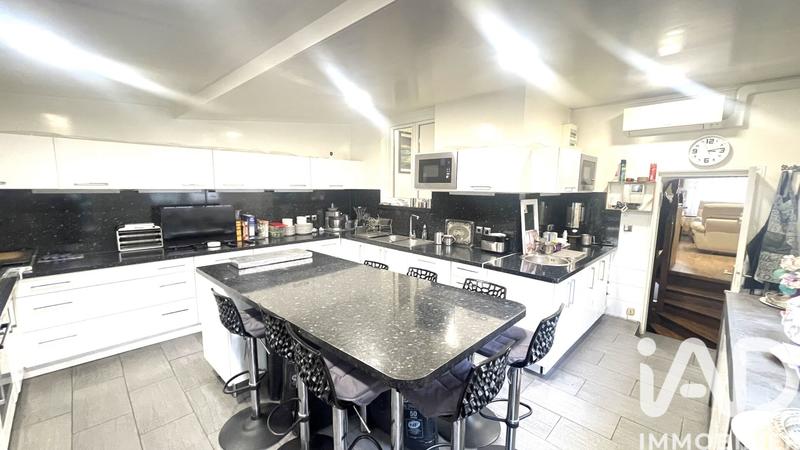 Maison - 201 m² - 7 pièces