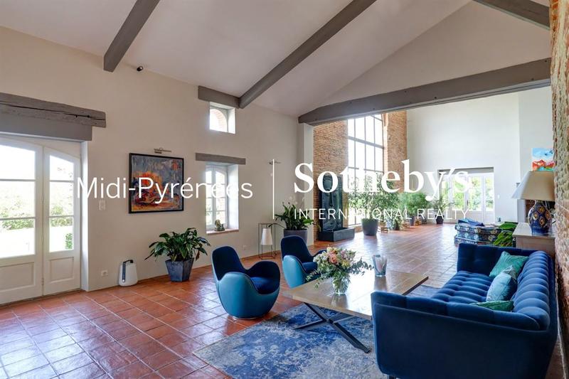 Maison - 730 m² - 14 pièces