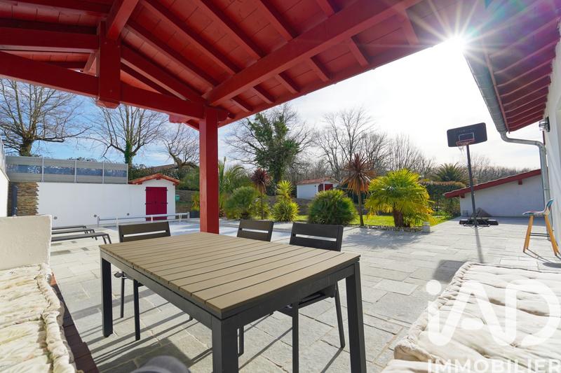 Maison - 225 m² - 9 pièces