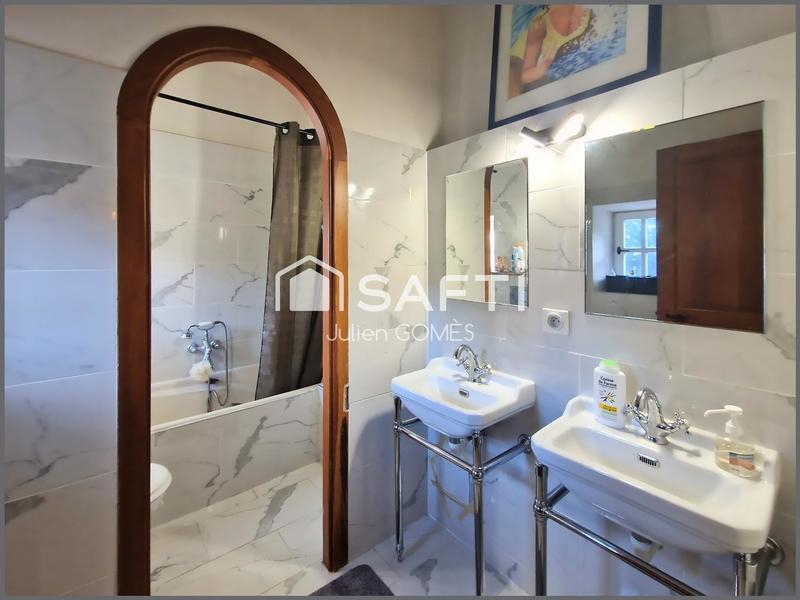 Maison - 298 m² - 12 pièces