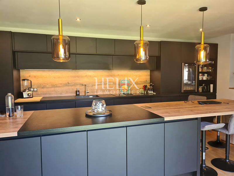 Maison - 220 m² - 6 pièces