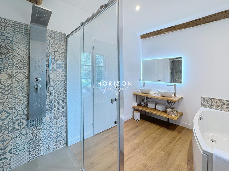 Maison ancienne - 305 m² - 12 pièces