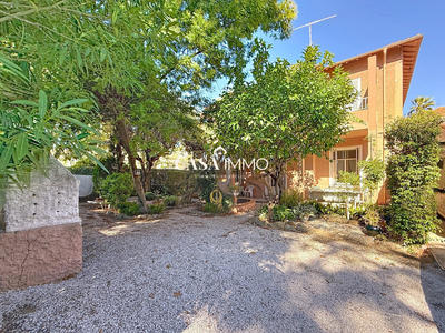 Maison - 220 m² - 8 pièces