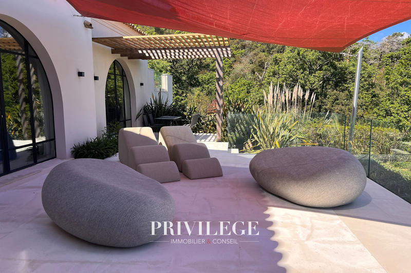 Propriété - 480 m² - 10 pièces