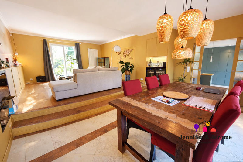 Maison - 267 m² - 9 pièces