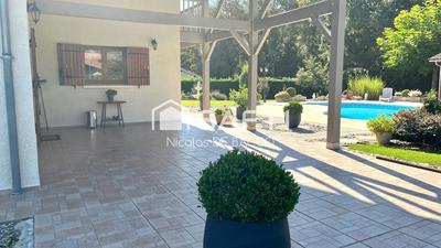 Maison - 238 m² - 6 pièces