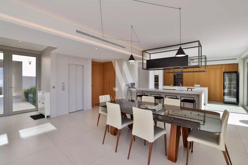 Villa - 330 m² - 10 pièces