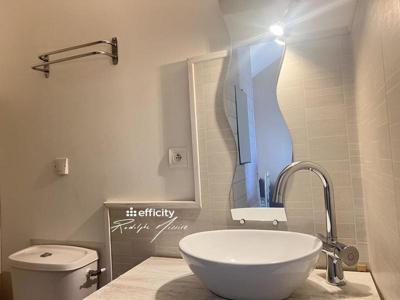 Maison - 245 m² - 11 pièces