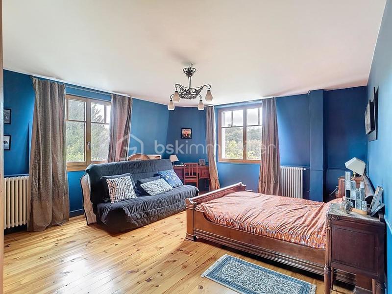 Propriété - 243 m² - 8 pièces