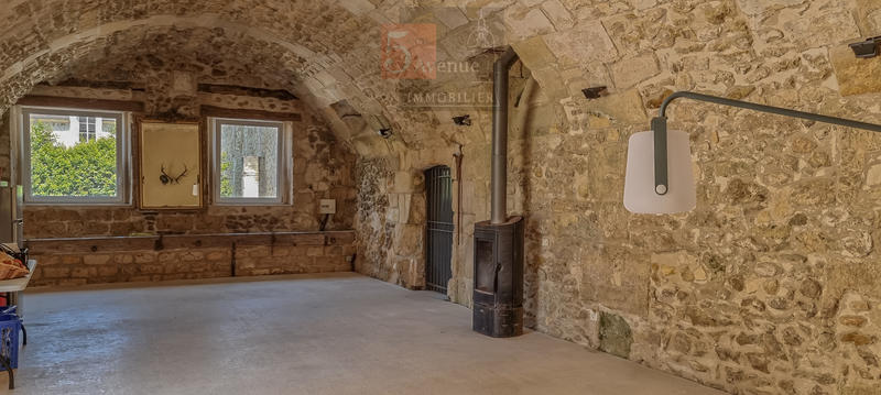 Maison - 400 m² - 8 pièces