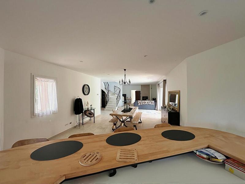 Maison - 180 m² - 8 pièces