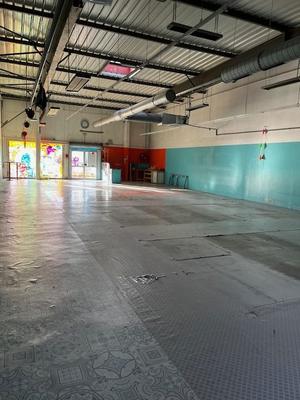 Local commercial - 303 m²