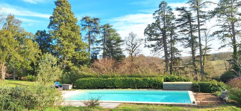 Maison - 428 m² - 20 pièces