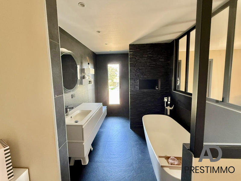 Villa - 250 m² - 6 pièces