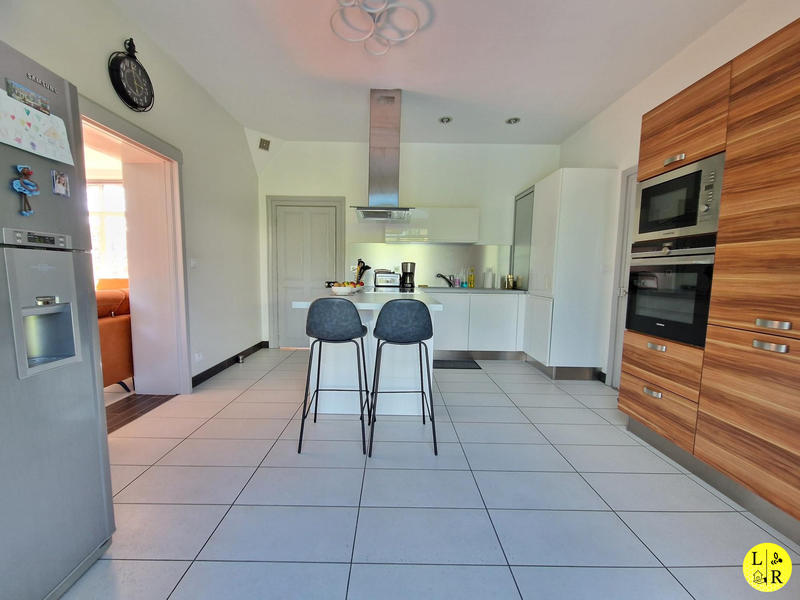 Maison - 230 m² - 7 pièces