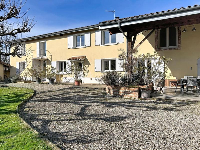 Corps de ferme - 300 m² - 8 pièces