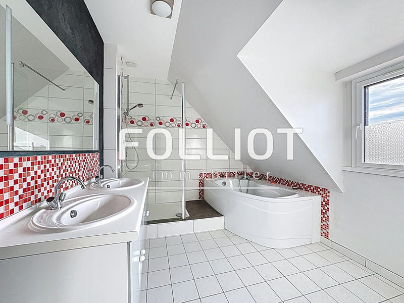 Maison - 140 m² - 8 pièces