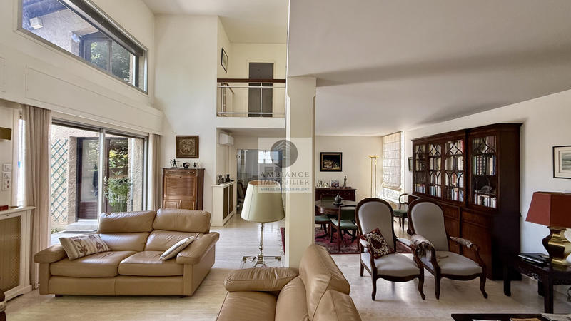 Maison - 220 m² - 8 pièces