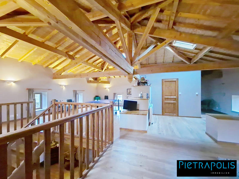 Maison - 220 m² - 6 pièces