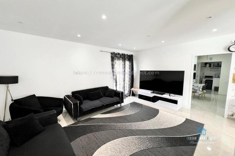 Maison jumelée - 111 m² - 5 pièces