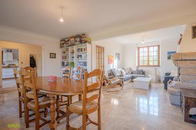 Maison traditionnelle - 150 m² - 6 pièces