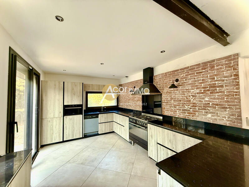 Maison - 192 m² - 7 pièces