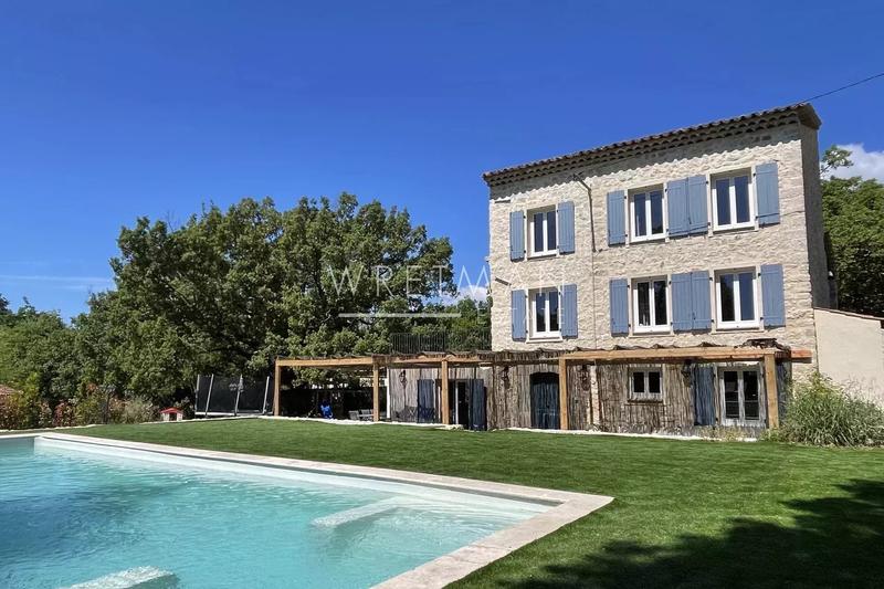 Villa - 192 m² - 6 pièces
