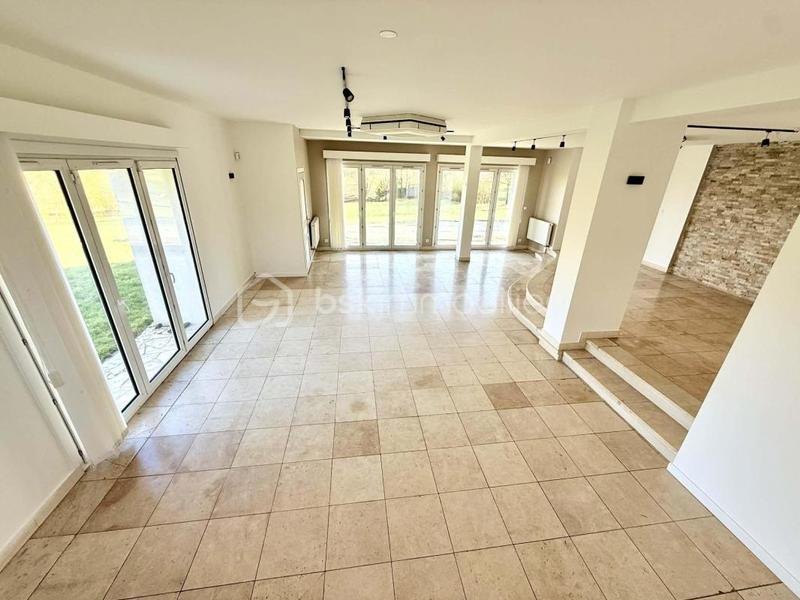 Propriété - 195 m² - 9 pièces