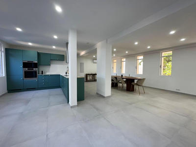 Appartement - 205 m² - 5 pièces