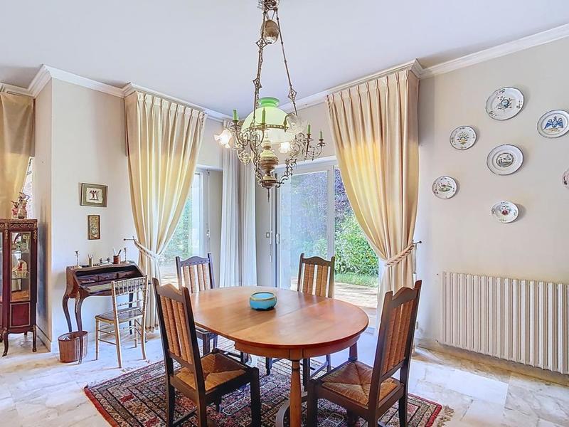 Villa - 273 m² - 9 pièces