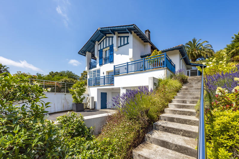 Villa - 200 m² - 5 pièces