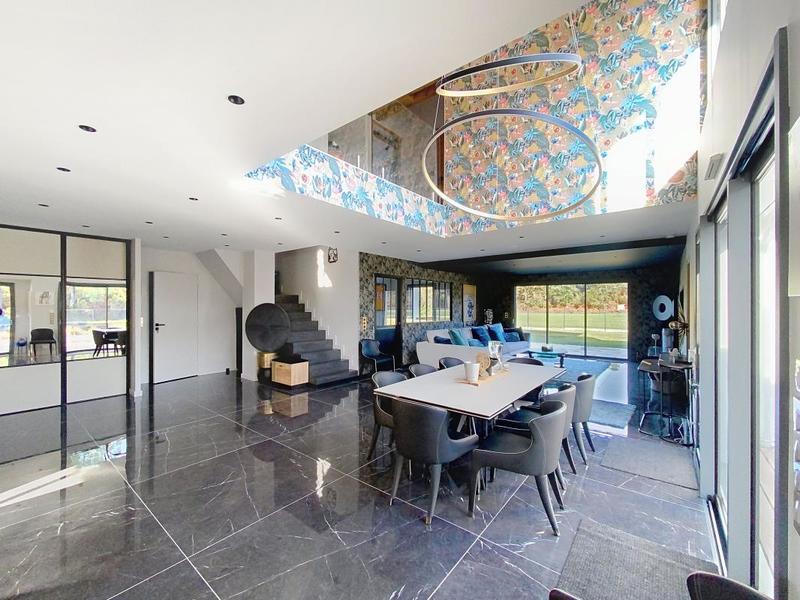 Propriété - 205 m² - 6 pièces