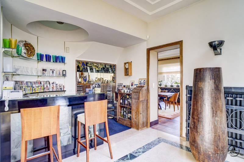 Maison - 345 m² - 11 pièces