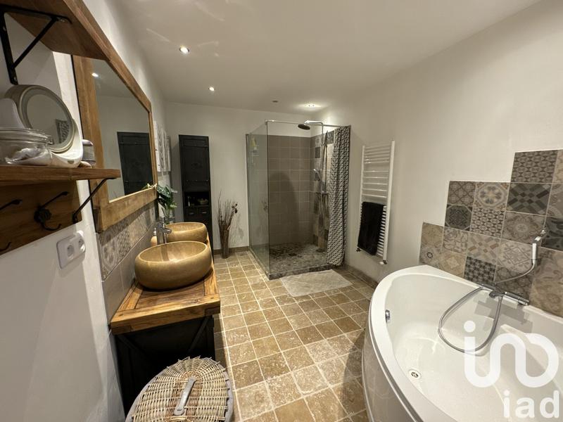 Maison - 425 m² - 16 pièces