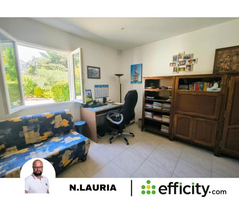 Maison - 240 m² - 6 pièces