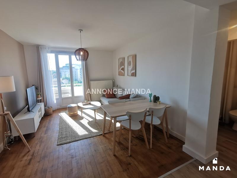 Chambre - 10 m² - 4 pièces