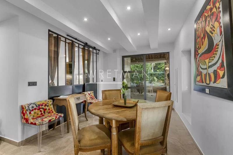 Propriété - 300 m² - 9 pièces