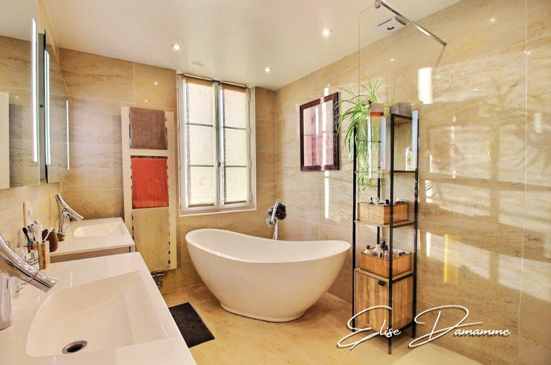 Maison - 203 m² - 7 pièces