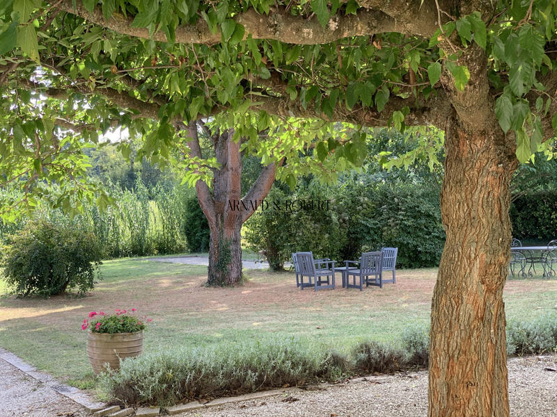 Mas - 519 m² - 12 pièces