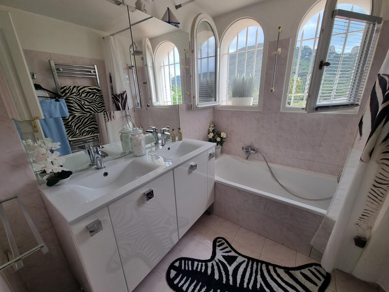 Villa - 150 m² - 4 pièces