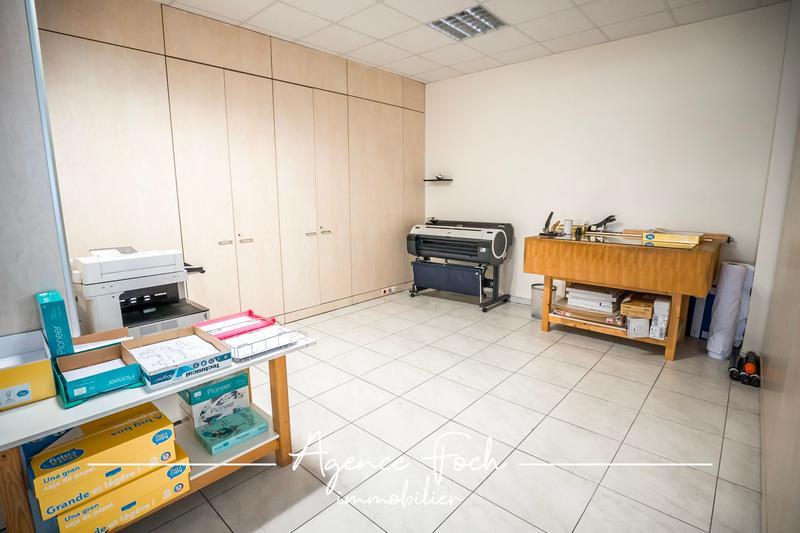 Local d'activités - 384 m² - 3 pièces