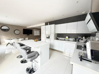 Maison - 122 m² - 4 pièces