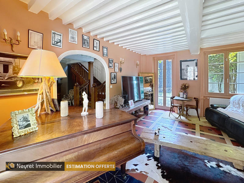 Maison - 300 m² - 10 pièces